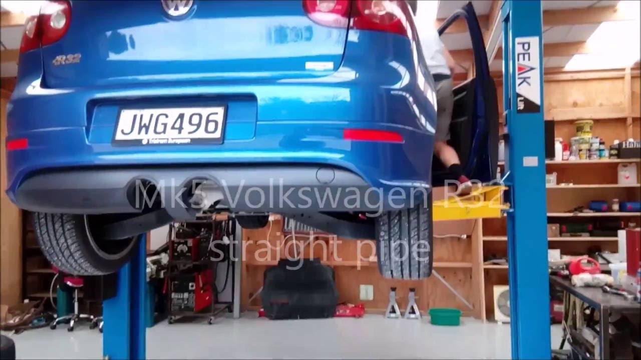 Volkswagen R32 straight pipe with launch