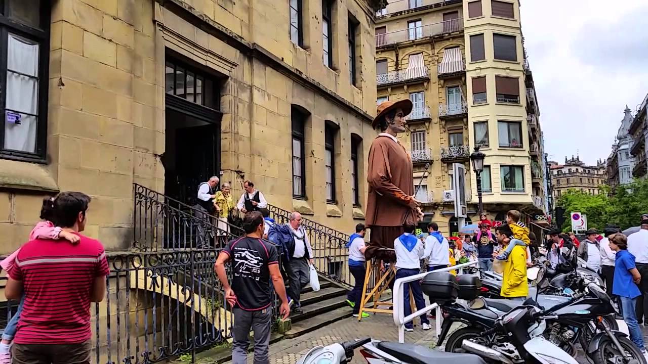 gigantes y cabezudos itzurun 2015