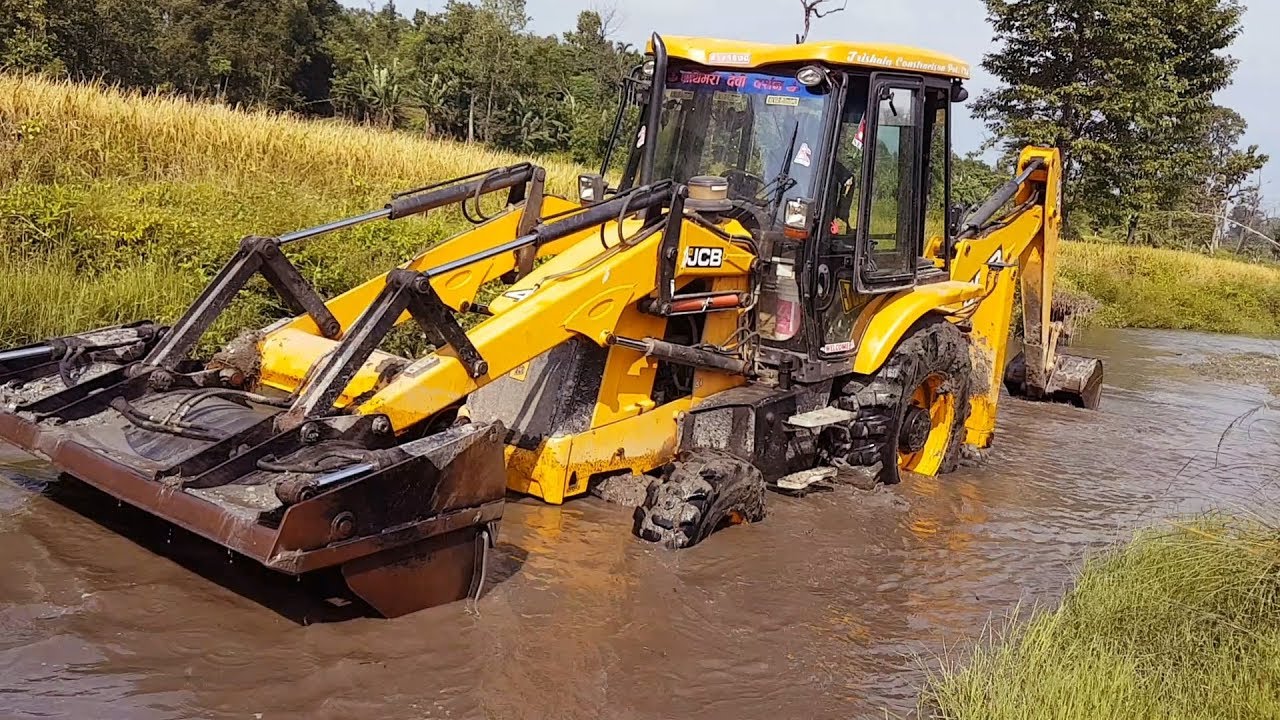 JCB Dozer Crossing River and Pulling Tractor - JCB - Experience JCB Driver 3