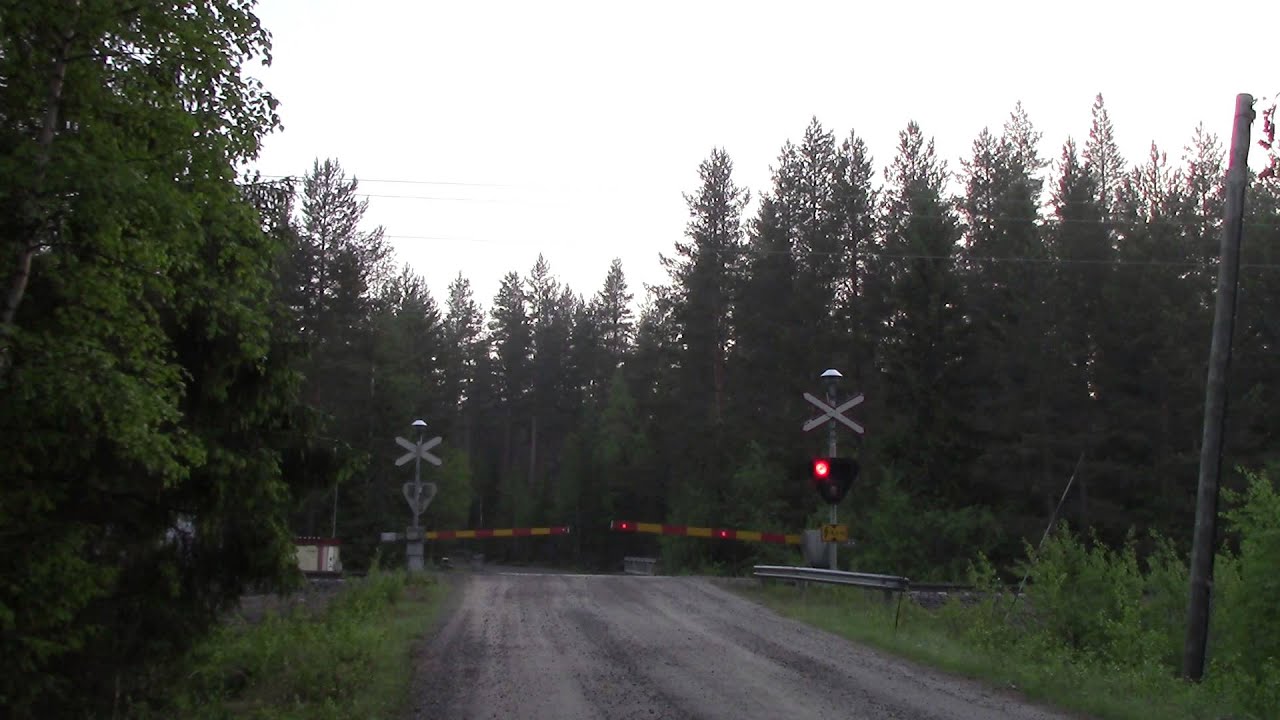 Freight train T 3407? passed NYTKYME (Km.0273+0593) level crossing in Jämsä, Finland