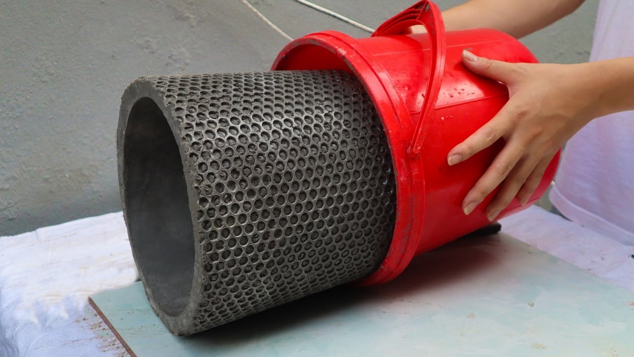 Make flower pots from plastic boxes and bubble wrap. simple and beautiful