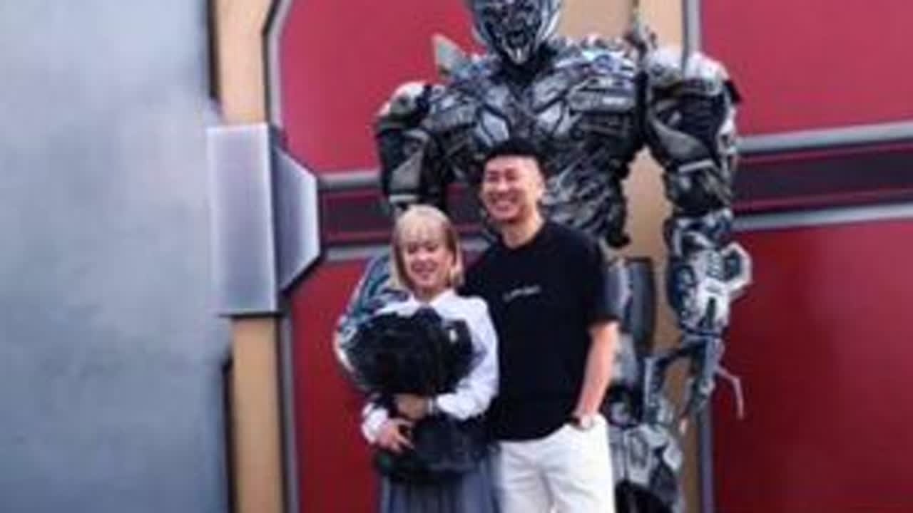 #这谁顶得住啊 威震天：找个什么样的不好，非得找个满头黄发的😂#玩的就是心跳 #情侣求婚#碎嘴子威震天