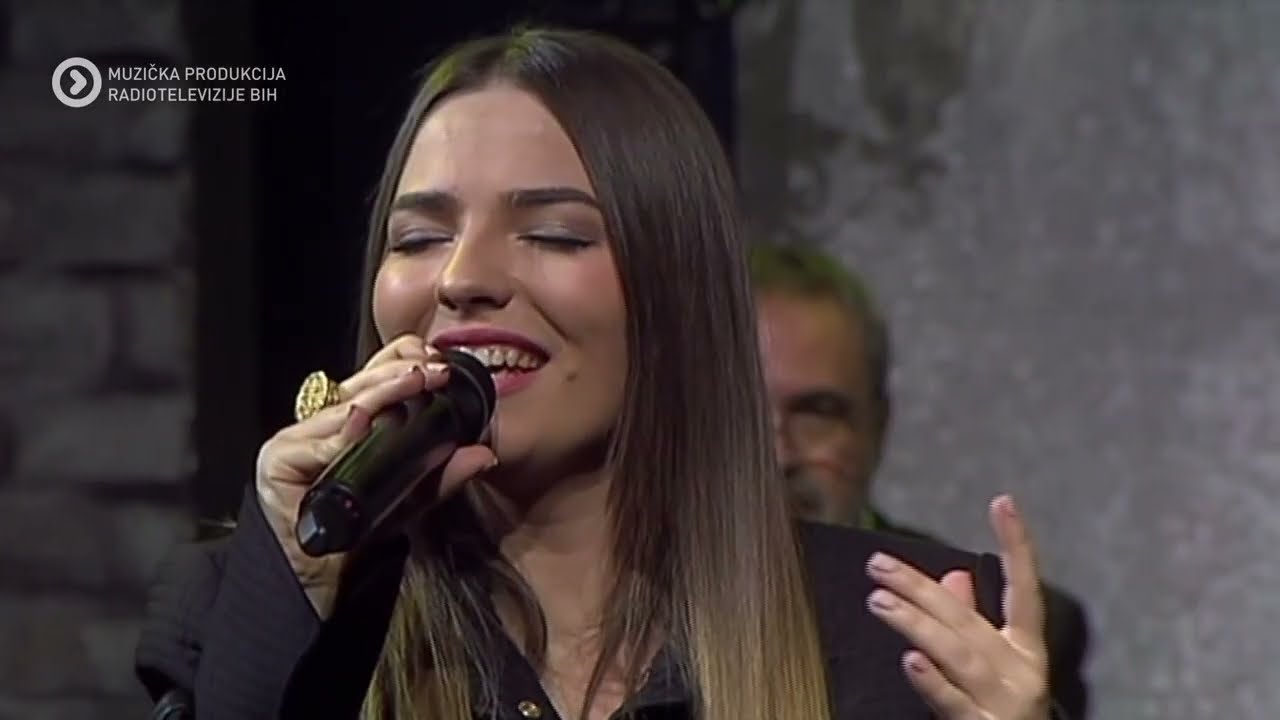 Alma Subašić - Sejdefu majka buđaše - Live (Tamburaši i Vi)