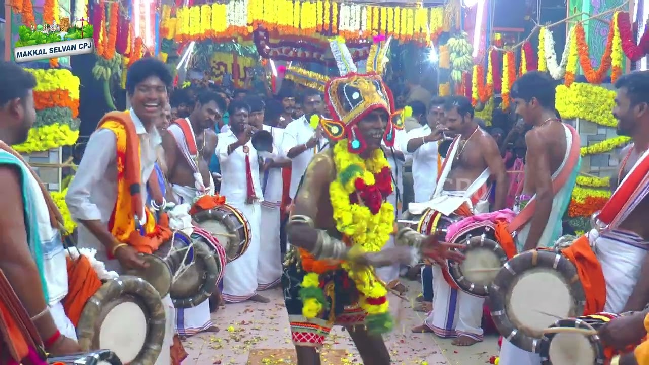 தென்காசி ஆசாத்நகர் உய்காட்டு சுடலை மாடசாமி கோவில் கொடை விழாவில் வண்ண விளக்குகளால் எல்இடி அலங்காரம்
