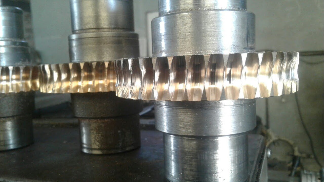 REALIZACION DE CORONA DE REDUCTOR TIPO TORNILLO SIN FIN - REALIZATION OF ENDLESS TYPE REDUCER CROWN