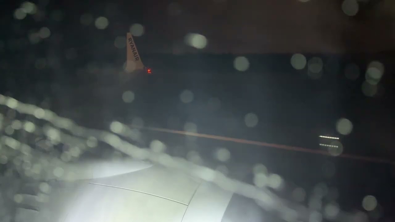Ryanair 737 MAX (-8200) departing Tallinn