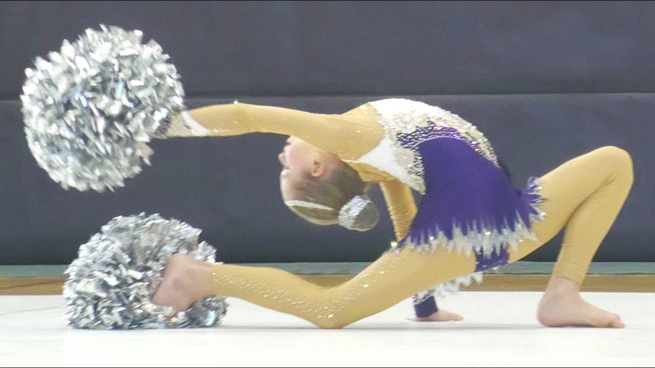 Majorettes 'CIESZYSKIE GWIAZDECZKI' - Cieszyn / Mażoretki / solo pompon junior / Stalowa Wola 2023