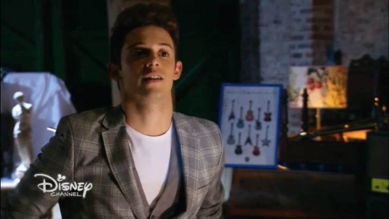 Soy Luna 3 FULL HD - Matteo preparandose para la cena #Escena7 (capitulo58)