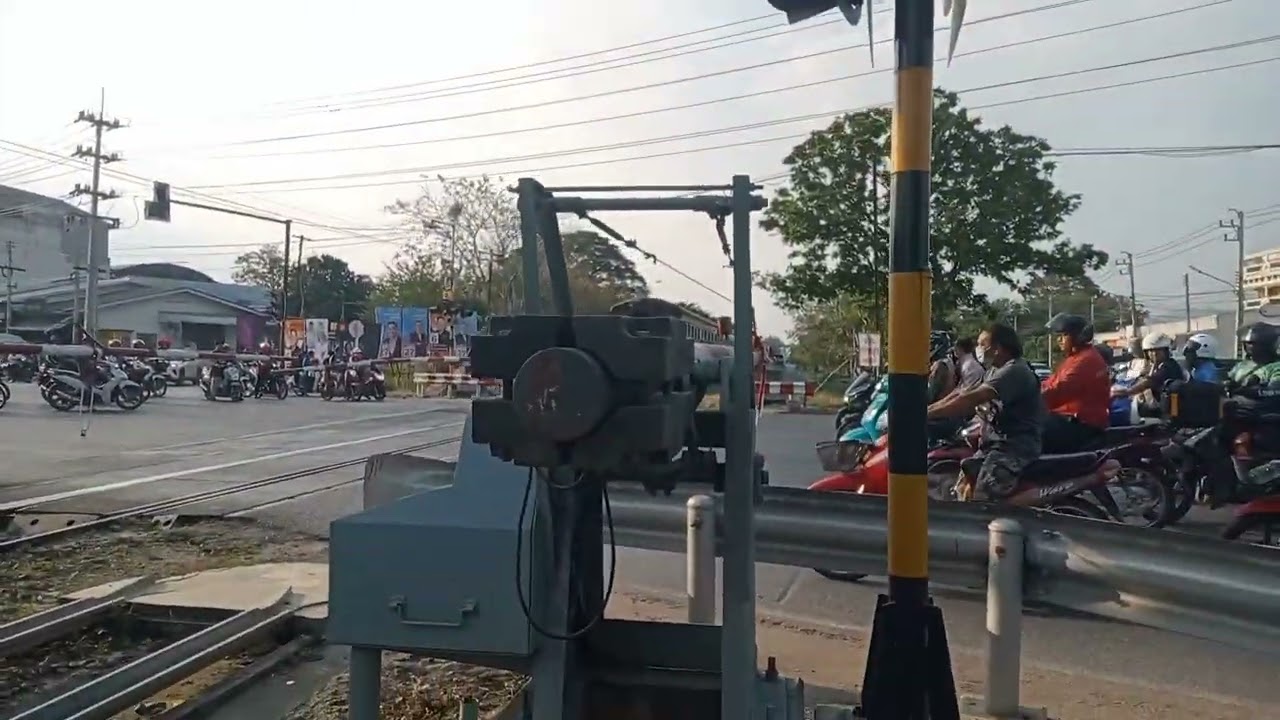 รวมคลิปรถไฟอู่ทอง ในวันอาทิตย์