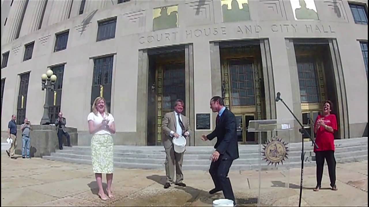 Nashville Mayor Karl Dean and Eric Close take the ALS Bucket Challenge