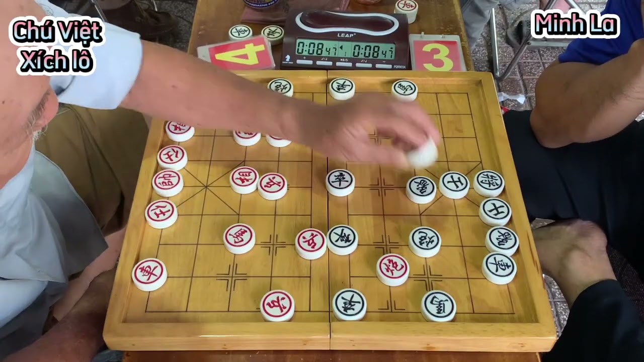 Chú Việt hôm nay sơ ý để Minh la lén tháo trộm bánh xích lô đành đi bộ về!