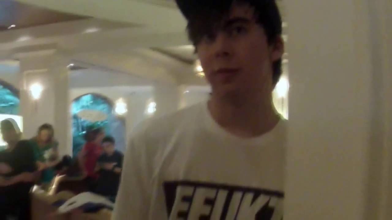 LEAFY IS HERE IN PUBLIC #NO CHIN