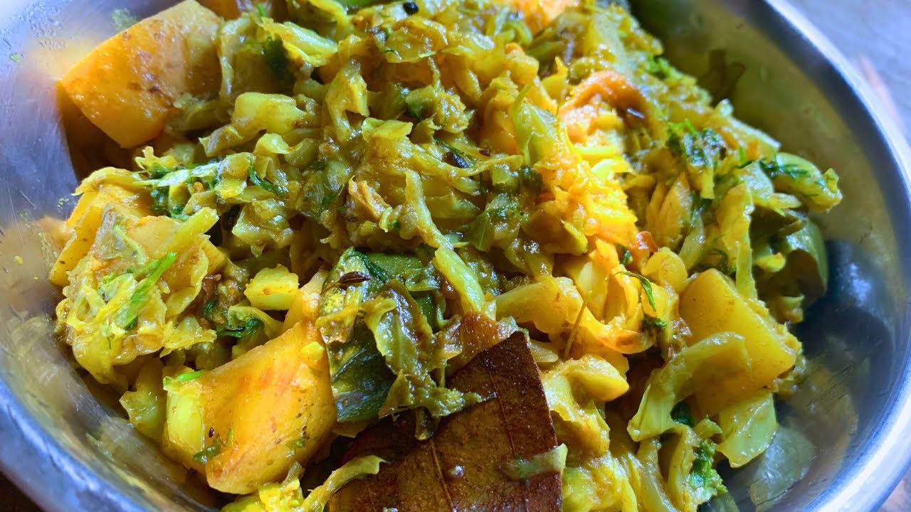 Bengali Style Bandhakopi Aloo Bhaja | Patta Gobi Aloo Fry Recipe