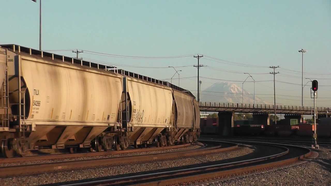 GE C40-8 CSX locomotive in Seattle