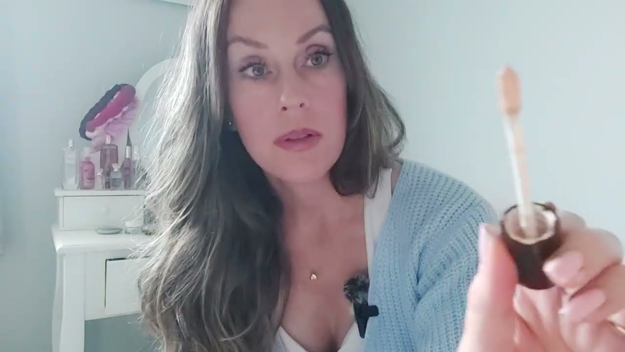ASMR: нанесение макияжа и жувание жвачки