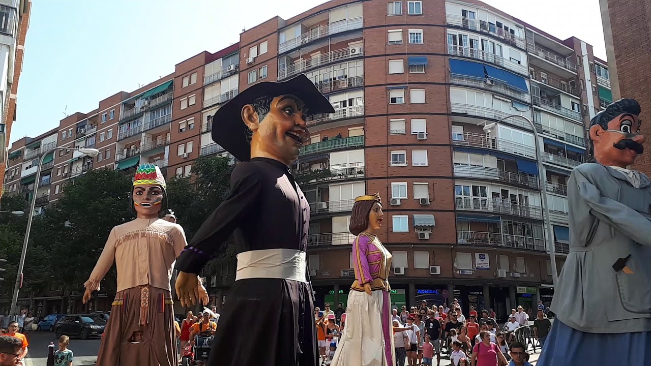 Gigantes y Cabezudos Alcalá De Henares Ferias 2018(8)