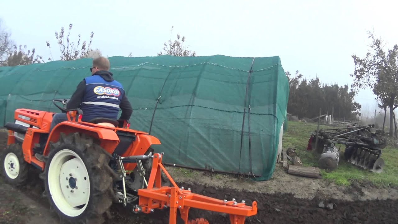 ploughing Kubota 1600 DT Komondor ser-2