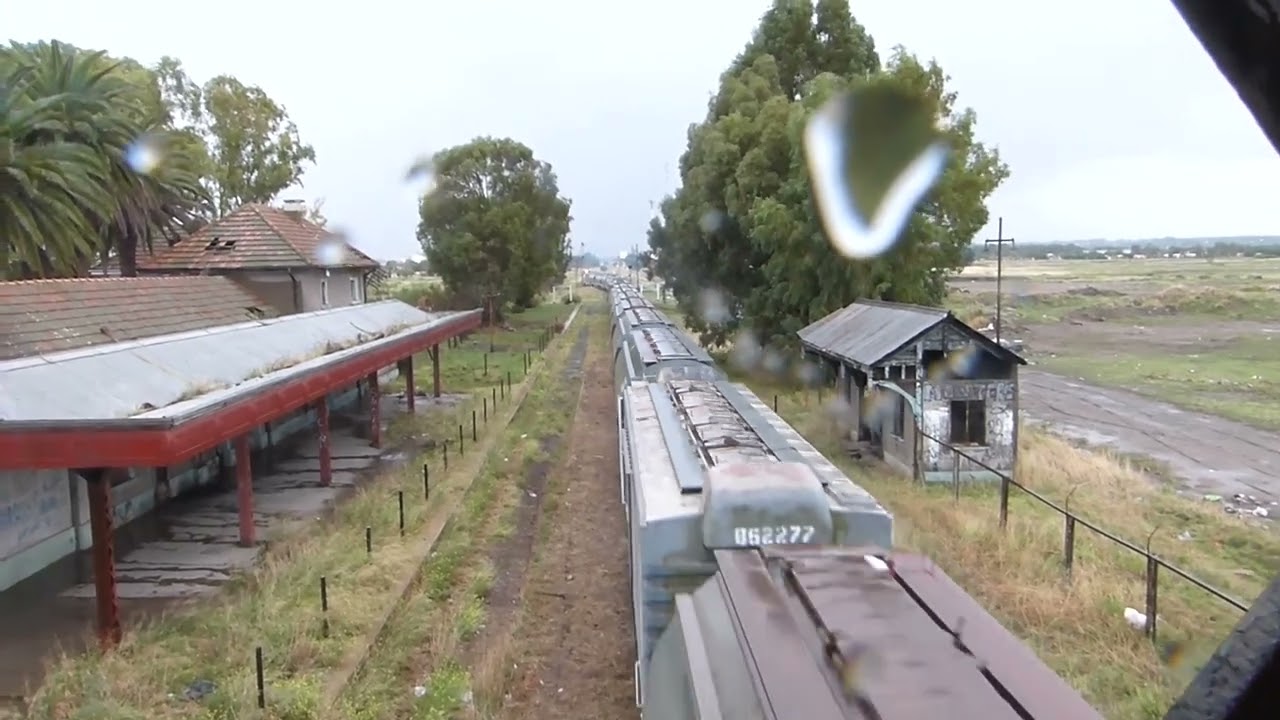 Ni la lluvia me para🤣 un largo vacío  saliendo de White