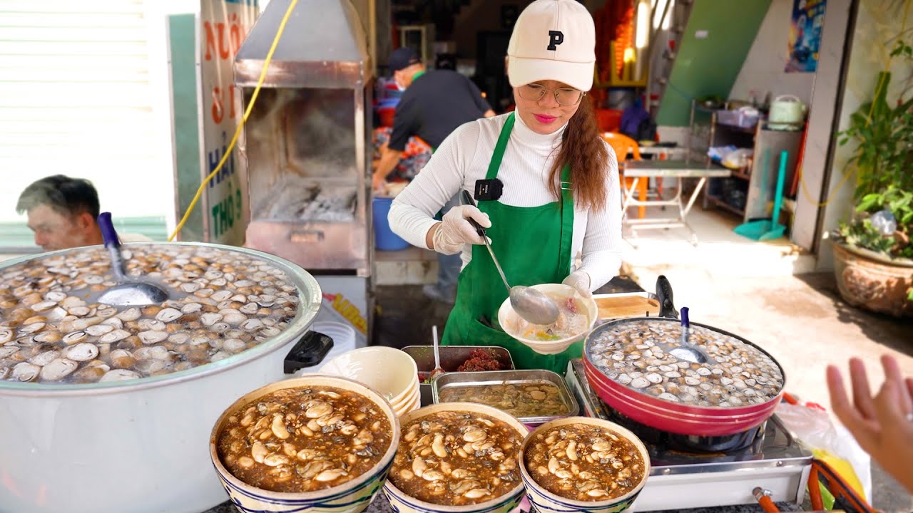 Bỡ ngỡ xuất hiện 2 chị đẹp bán cháo hàu khiến nhiều người truy lùng tìm ăn từ tờ mờ sáng