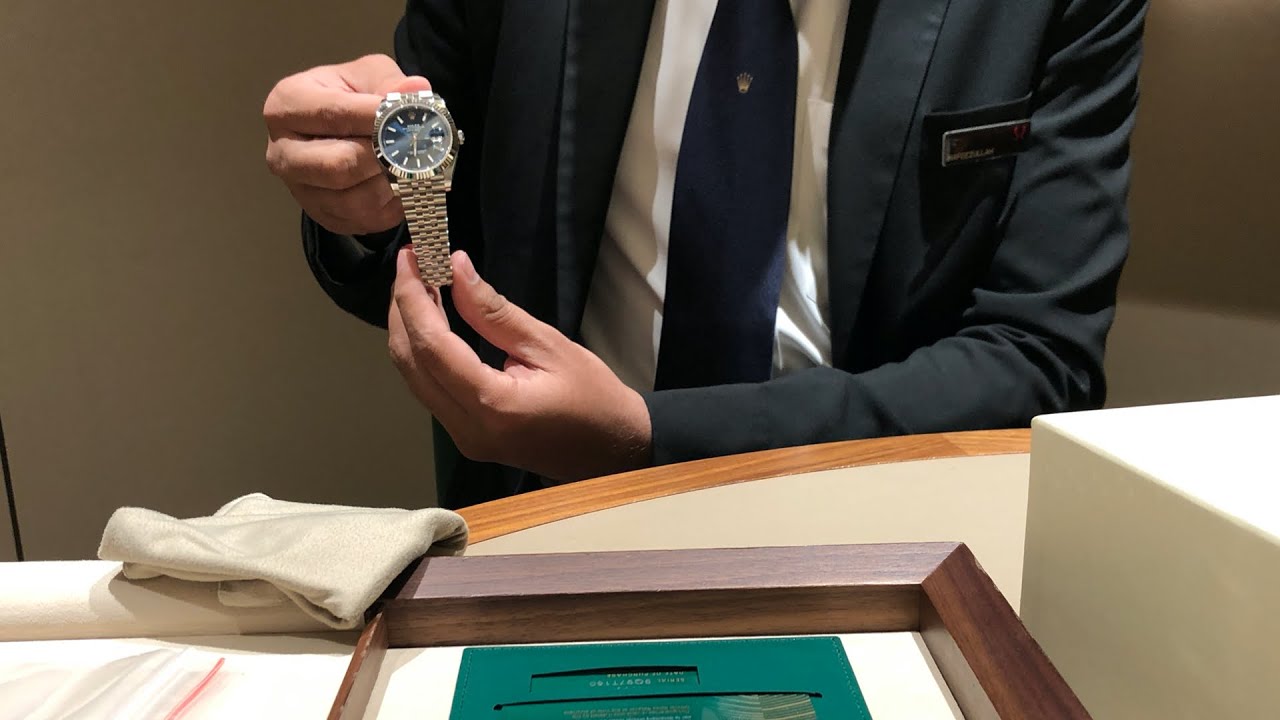 Купить Rolex DateJust 126334 с синим циферблатом и белым золотом в крупнейшем магазине Rolex Stor...