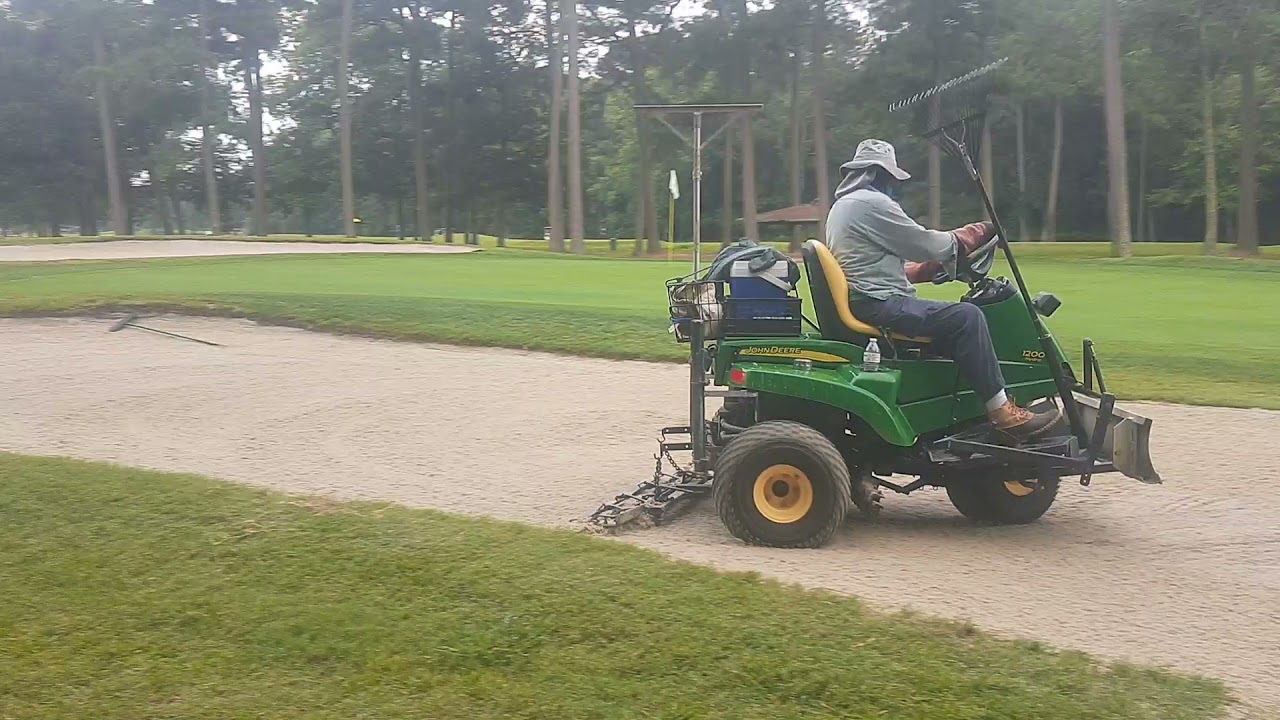 How a Sand Trap (Golf Bunker) is Raked