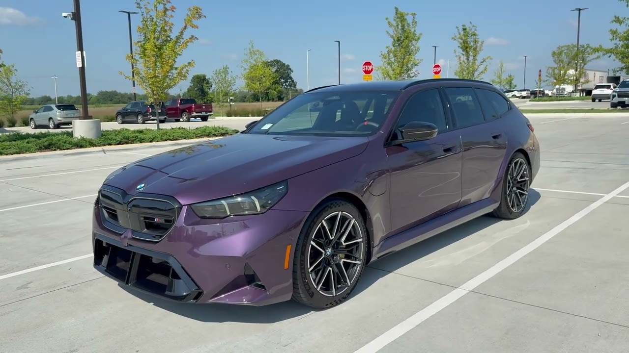 First look at the 2025 M5 Touring in individual Daytona Violet | 4K