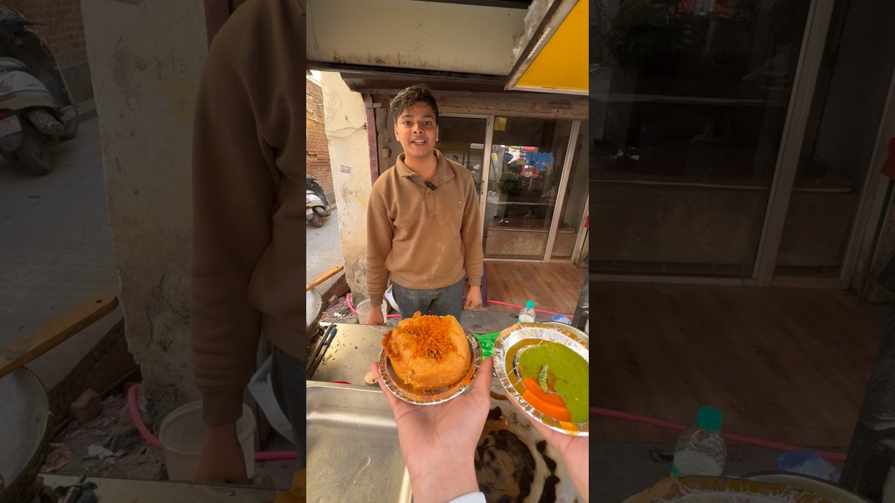 मात्र 50/-₹ में Famous Ulta Vada Pav 😱🔥😆