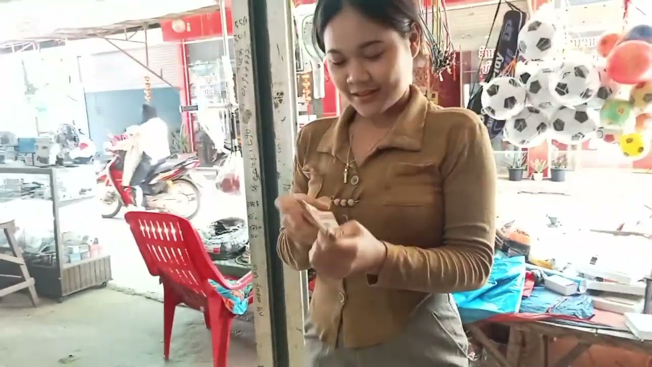 มาซื้อแสงโซล่าเซลล์ให้ยายเดือน