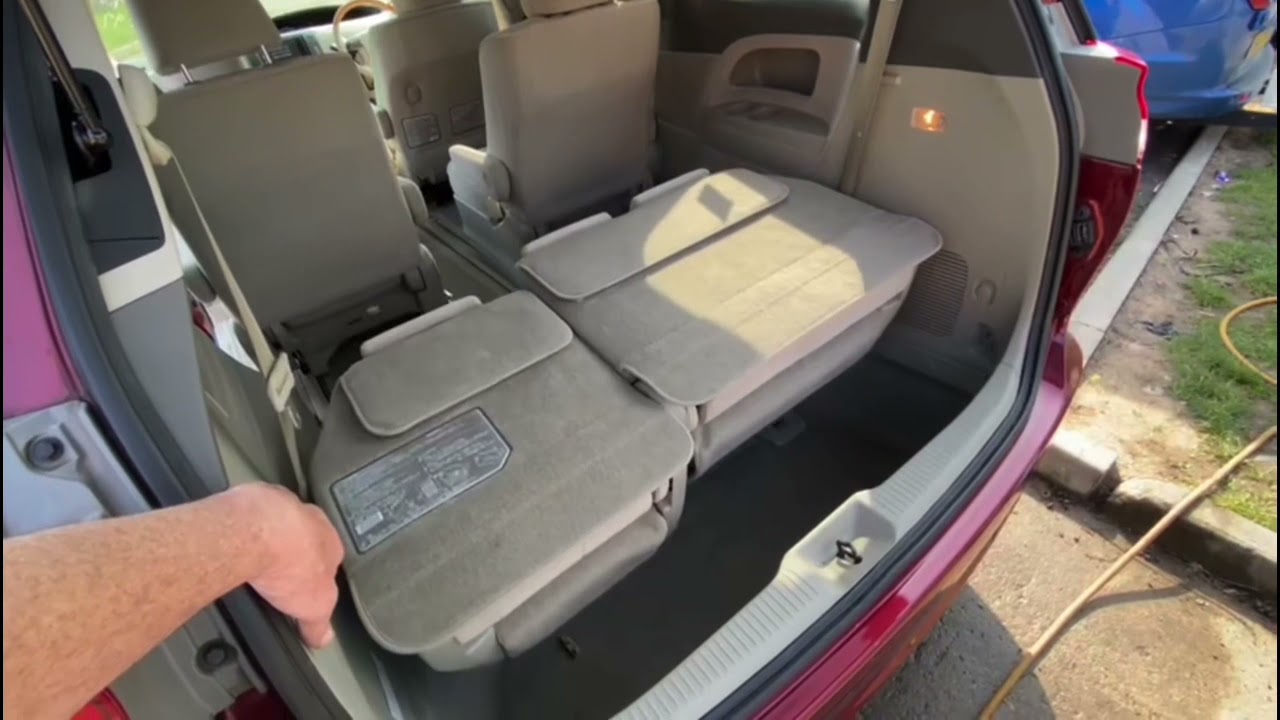 Toyota Estima rear seats