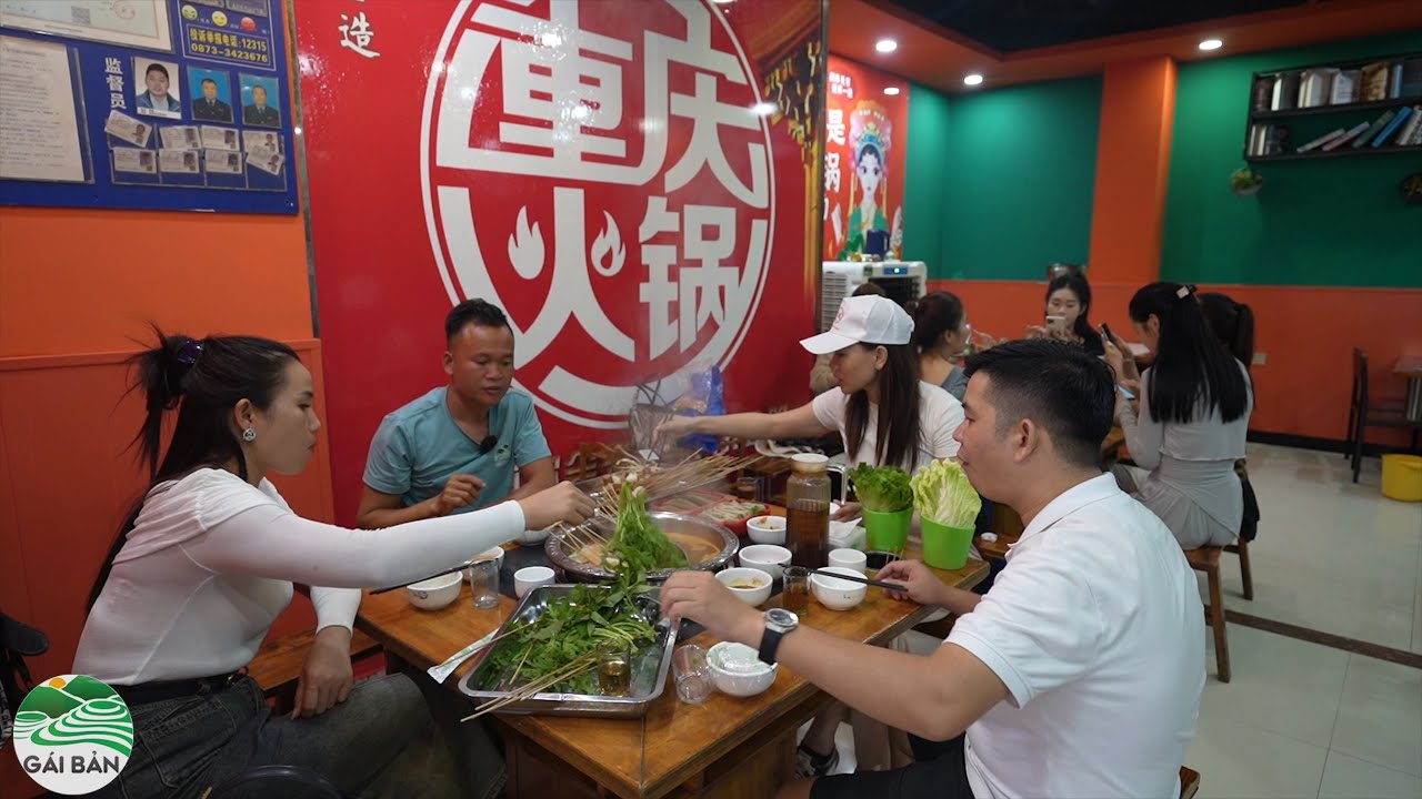Trung Quốc # 3 | Buổi tối ở Trung Quốc - lần đầu vợ chồng A Tú ăn Lẩu kiểu xiên que của Trung Quốc
