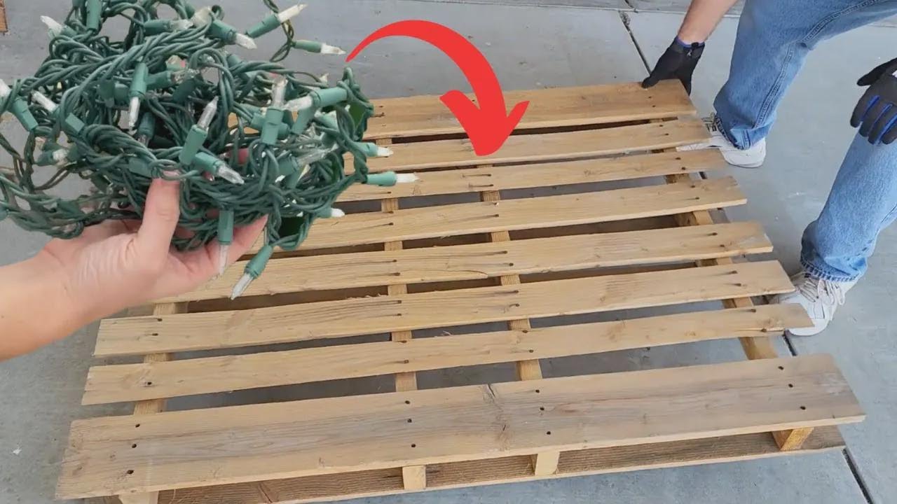 Geniale Paletten-Idee: Das Weihnachts-DIY, das jetzt alle nachmachen!