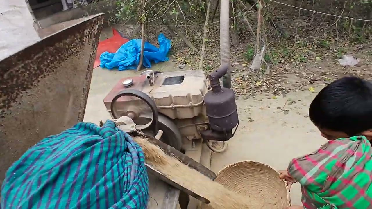 গ্রাম বাংলার ঐতিহ্যবাহী ধান ভাঙ্গা মেশিন