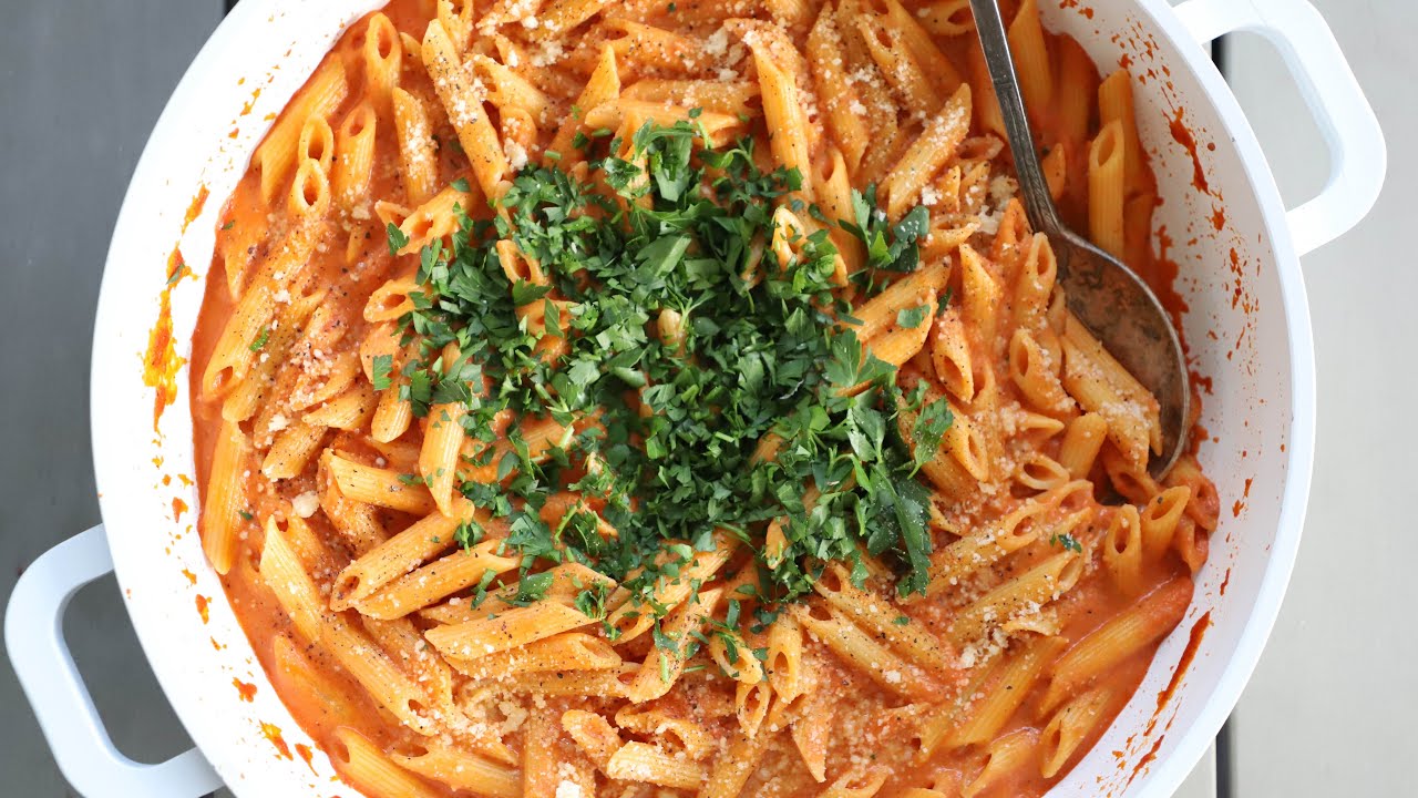 Penne Alla Vodka - Pasta with Garlic Tomato Sauce - Heghineh Cooking Show