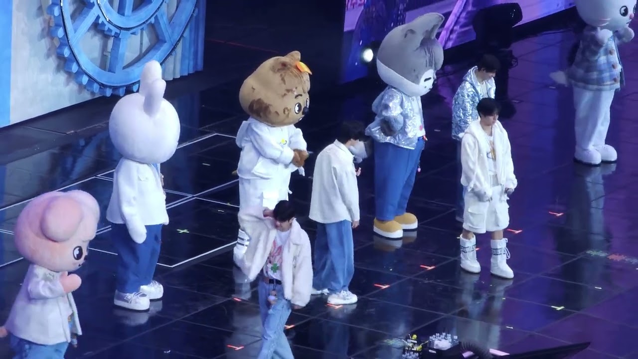 250214 Stray Kids 5TH FANMEETING⋆˙⟡ 𝗦𝗞𝗭 𝟱'𝗖𝗟𝗢𝗖𝗞 ✧˖° 스키주와 챌린지