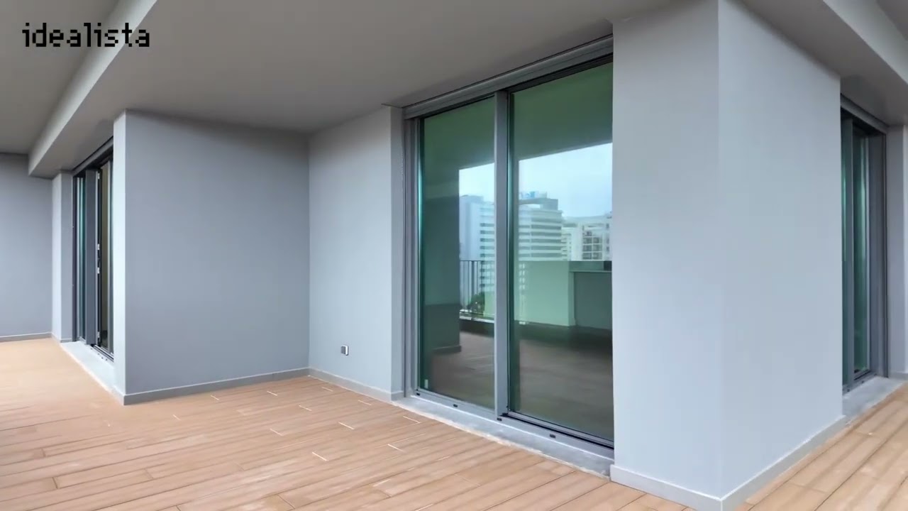 Apartamento T4 em condomínio fechado com piscina, ginásio, em Miraflores, Lisboa