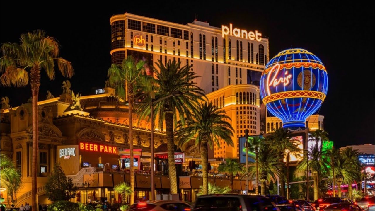 Las Vegas Blvd at dusk 2024 || JEAN LENNERTZ