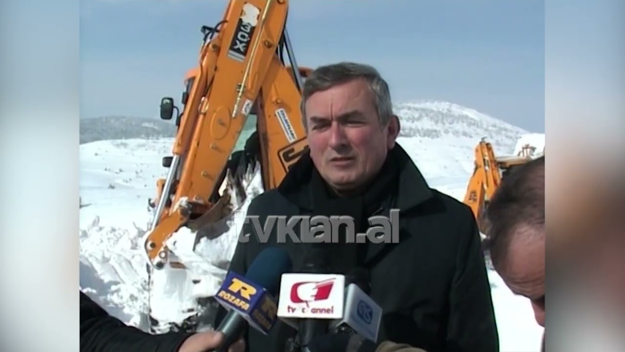 Rikthehet d&euml;bora n&euml; veri, nis aksioni p&euml;r pastrimin e &ccedil;ative n&euml; Dib&euml;r-(15 Shkurt 2012)