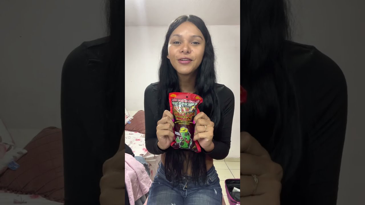 Probando el pepino más viral