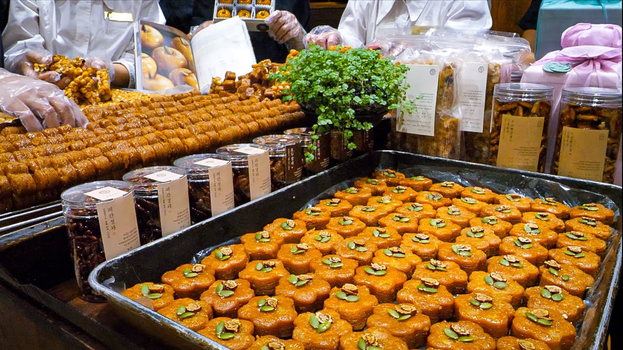 The Hottest Korean Dessert Traditional Cookie Yakgwa Making Process Honey Chewy Yummy 한과미의식 개성주악 약과