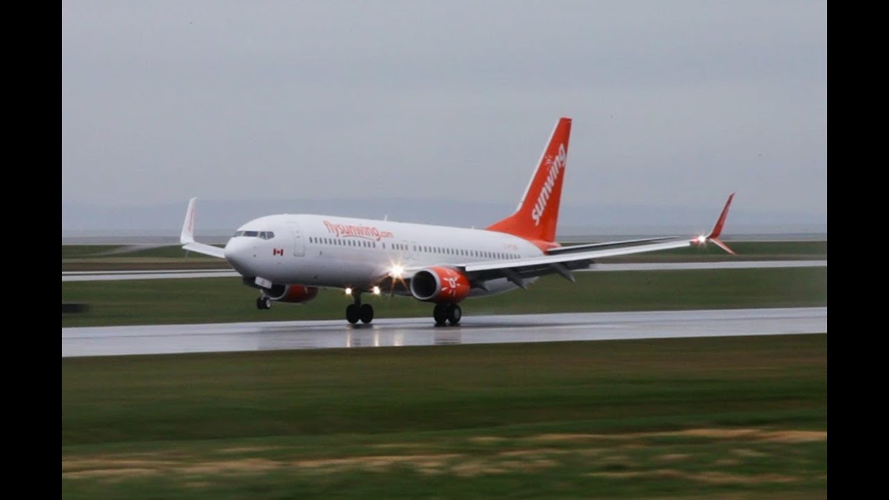 Sunwing 737-800 Landing at YVR