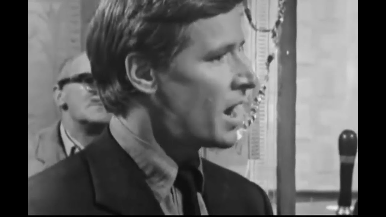 Coronation Street - David Barlow Punches Ken Barlow (6th January 1965)