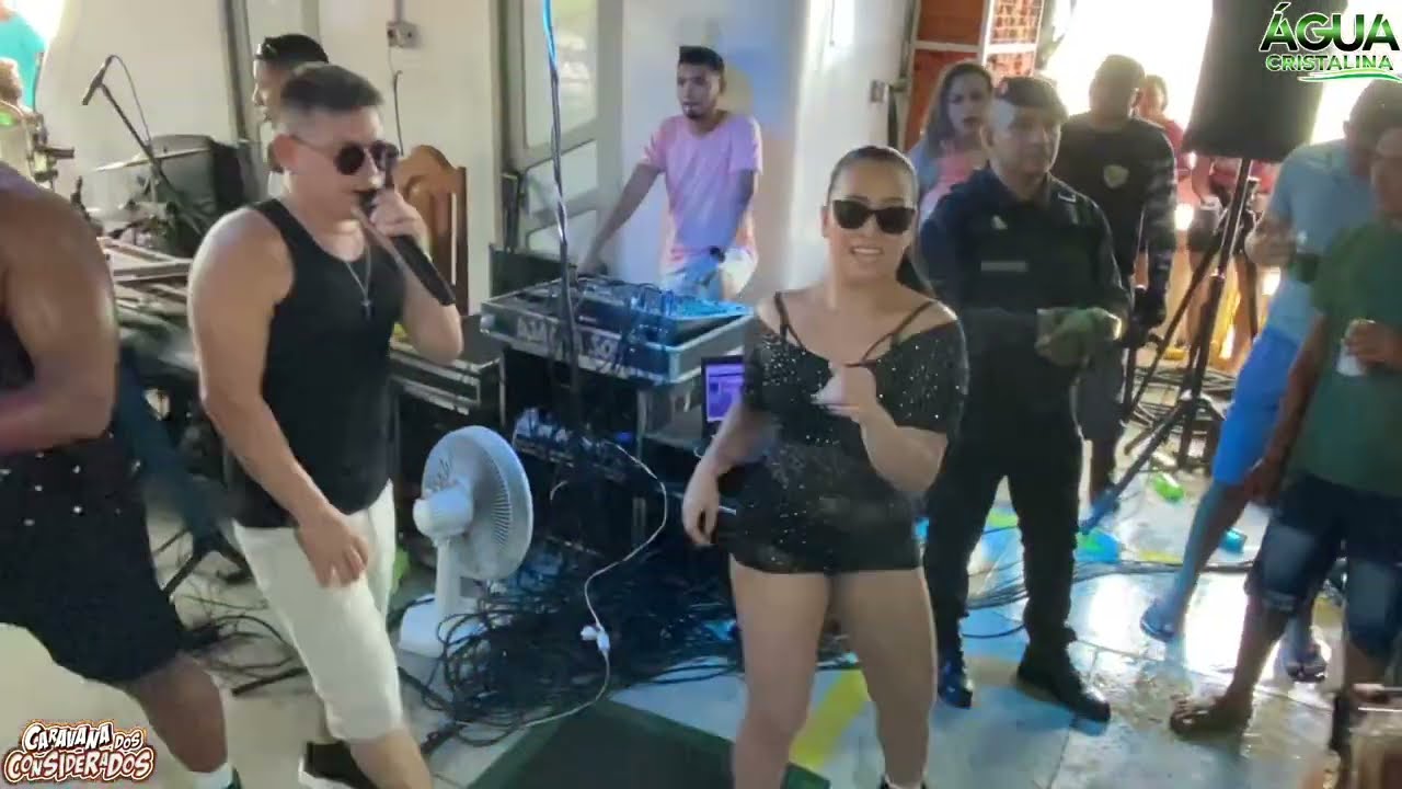 Passeio de barco Caravana dos Considerados Banda Água Cristalina ao vivo