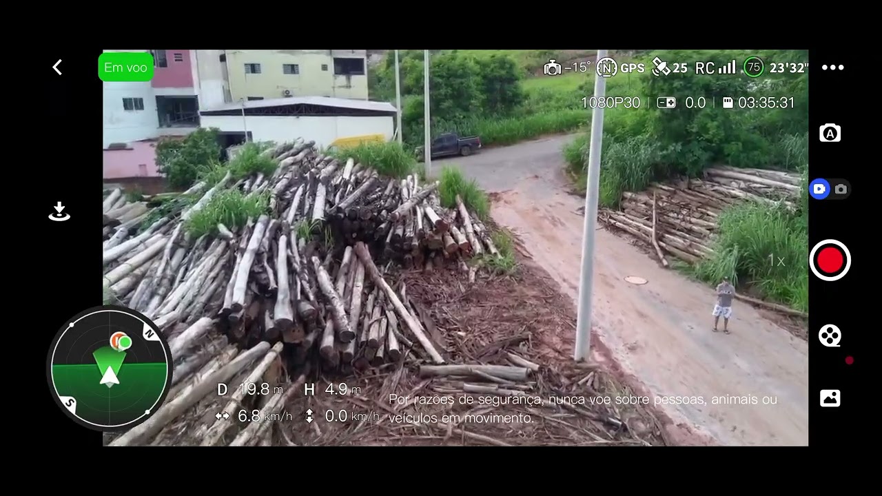 Potensic atom sobrevoando plena  tarde de hoje vendo temporal que ta armando aqi Ipatinga 