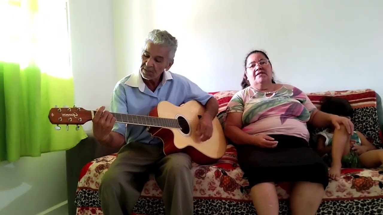 Louvando a Deus com um corinho 