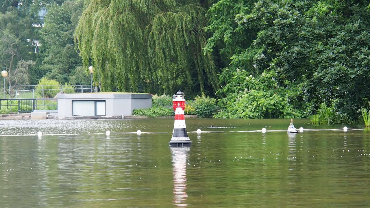 Planten un Blomen Modellbau-Ruderboot Hein-Fiete zu Gast bei SMC-HH Vater und Sohn Schaufahren 2024