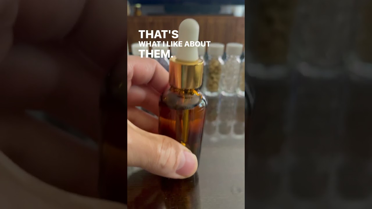 1oz amber glass drip bottle with gold caps