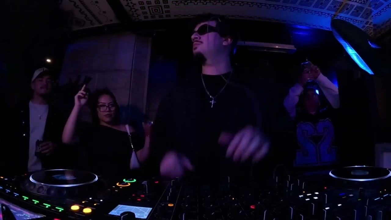 JULIAN PEREZ AT DISTRICT.MP3