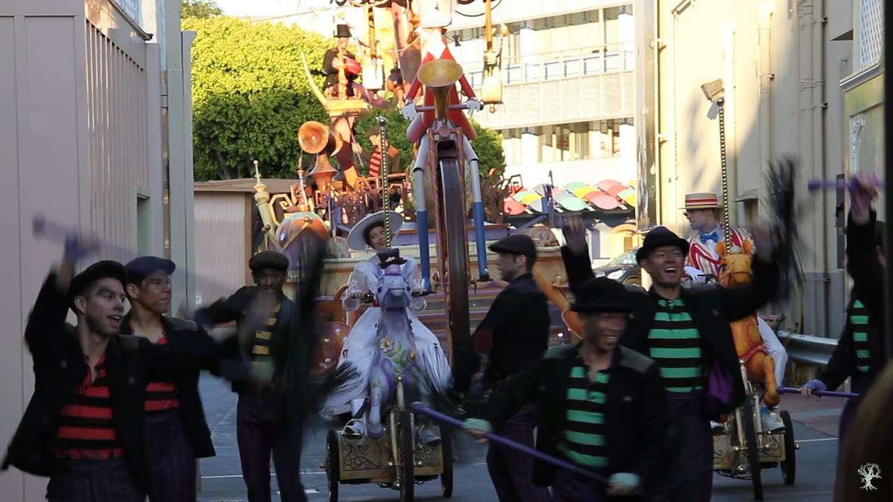 Mickey's Soundsational Parade - Backstage Peek - Disneyland Park