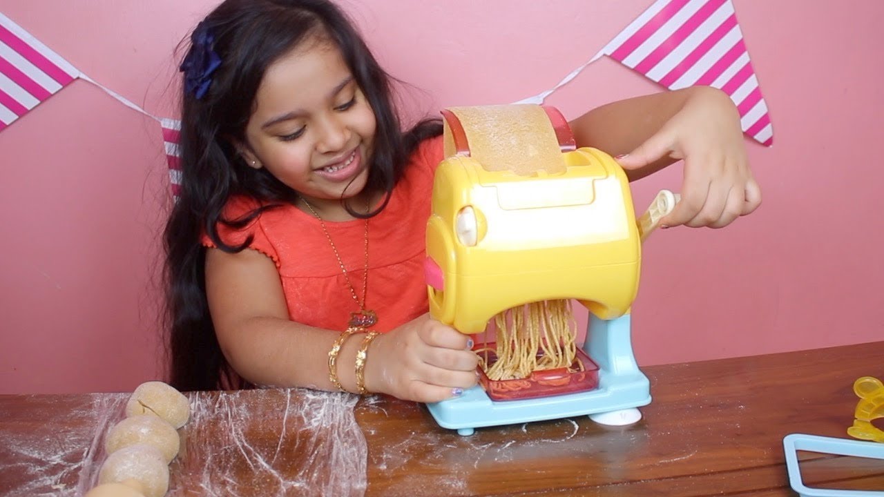 لعبة ماكينة صنع المعكرونة والنودلز الحقيقية! العاب طبخ للبنات و للأطفال !  pasta spaghetti Machine