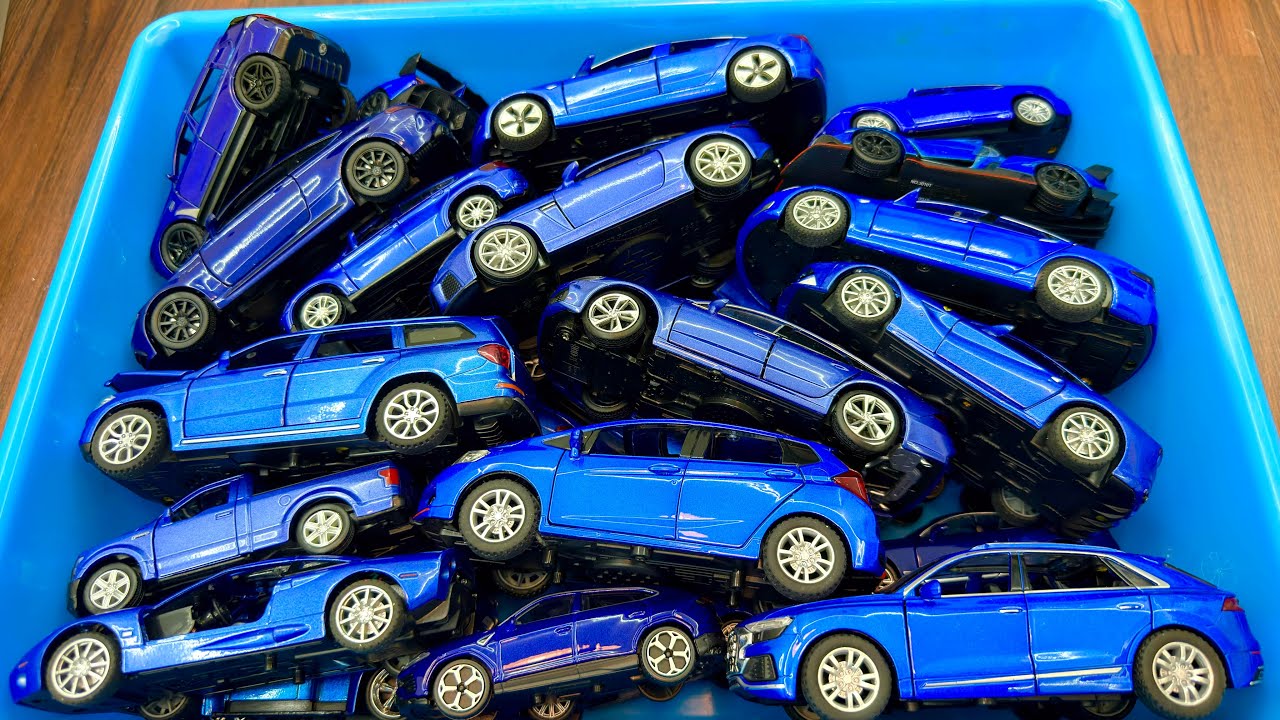 Box Full Of Blue Cars - Låda Fullt Av Blåa Bilar